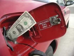 Petroliştii scrâşnesc din dinţi când aud de noua metodologie de formare a preţurilor la carburanţi